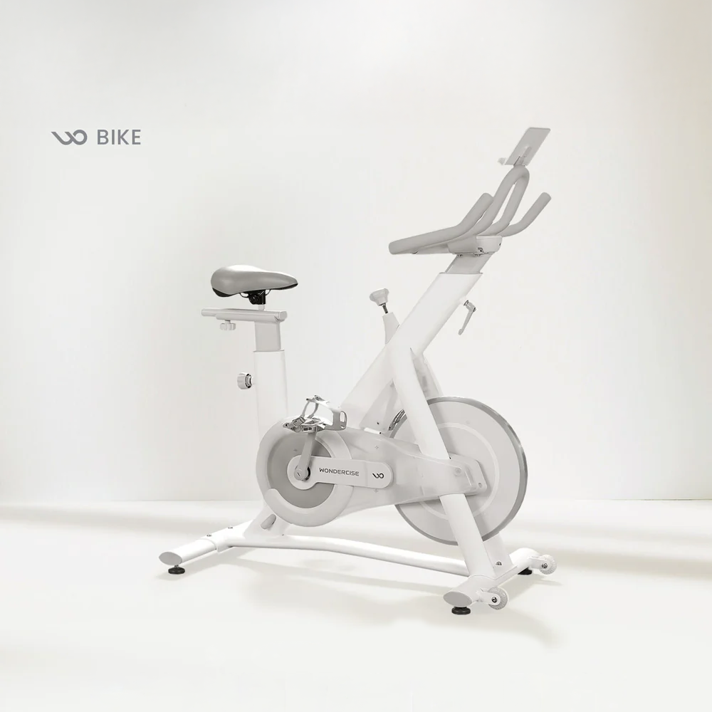 白色 Wonder Core Bike 智能飛輪車產品照，磁控靜音設計，2026 智能飛輪深度實測推薦